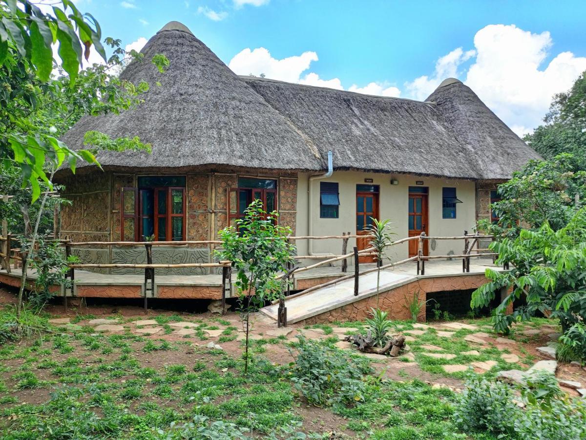 Chimpanzee Capital Safari Lodge Bigodi Eksteriør billede